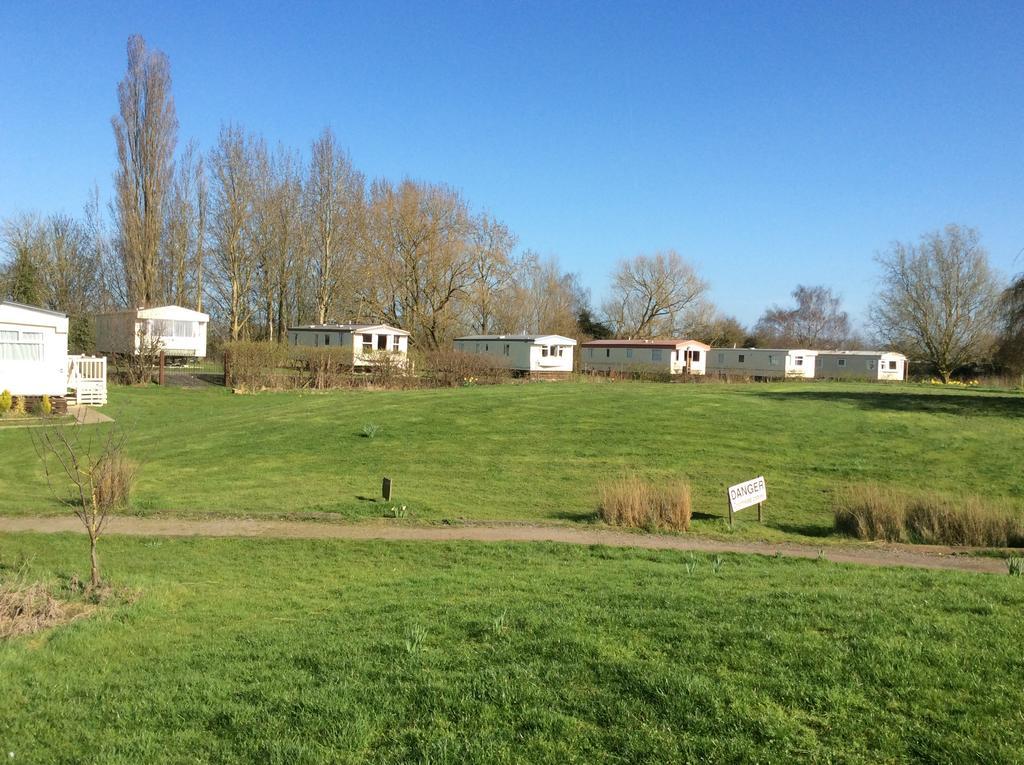 Fenlake Holiday Accommodation Metheringham ภายนอก รูปภาพ