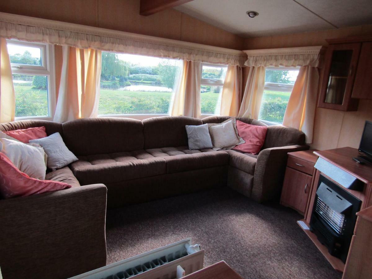 Fenlake Holiday Accommodation Metheringham ภายนอก รูปภาพ