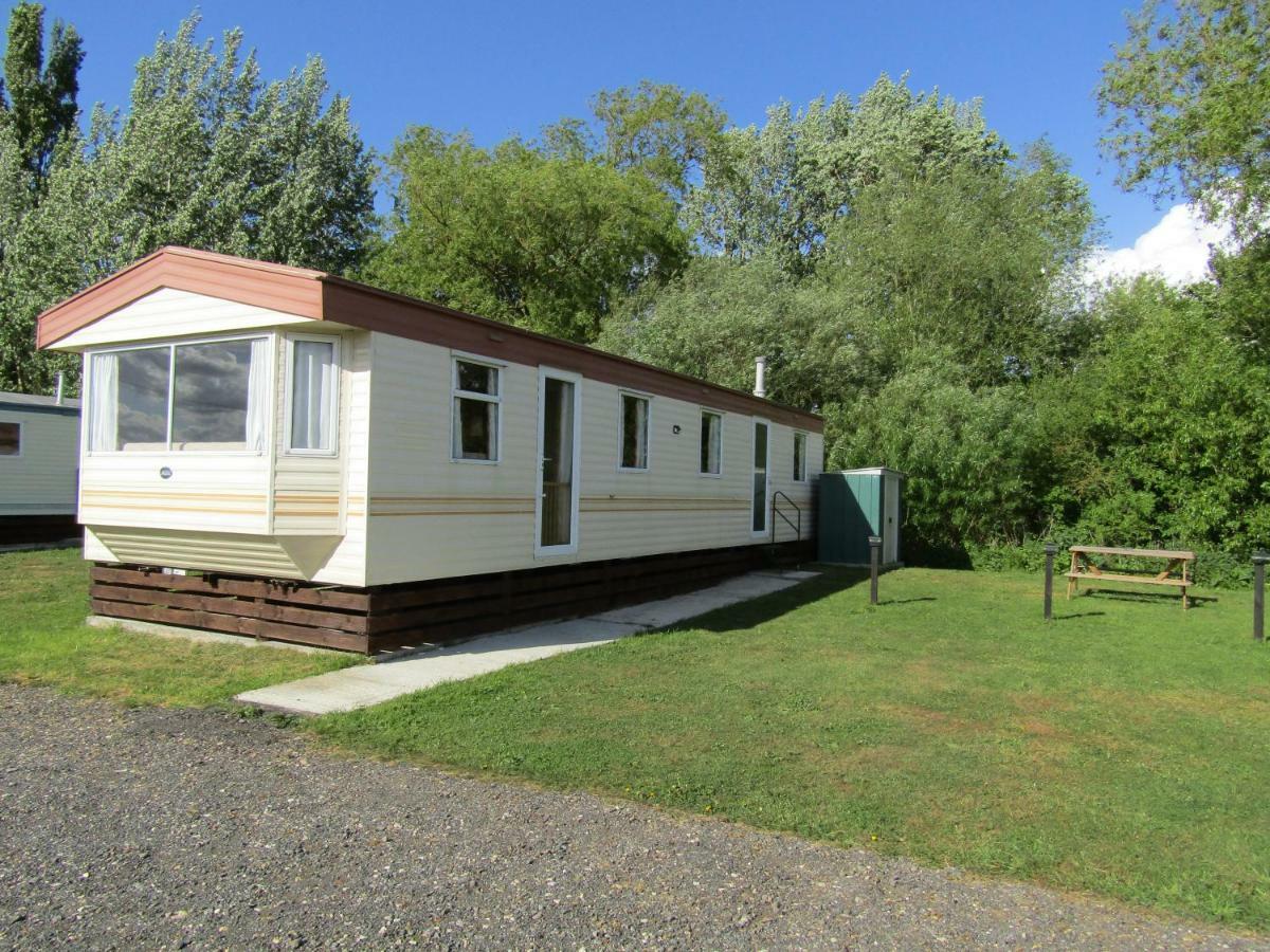 Fenlake Holiday Accommodation Metheringham ภายนอก รูปภาพ