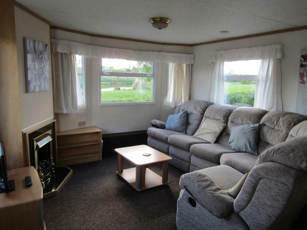 Fenlake Holiday Accommodation Metheringham ภายนอก รูปภาพ