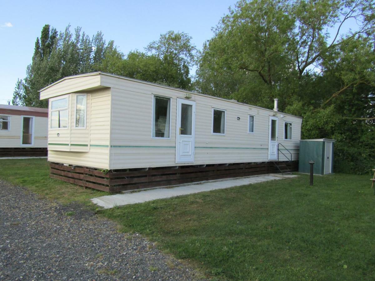 Fenlake Holiday Accommodation Metheringham ภายนอก รูปภาพ