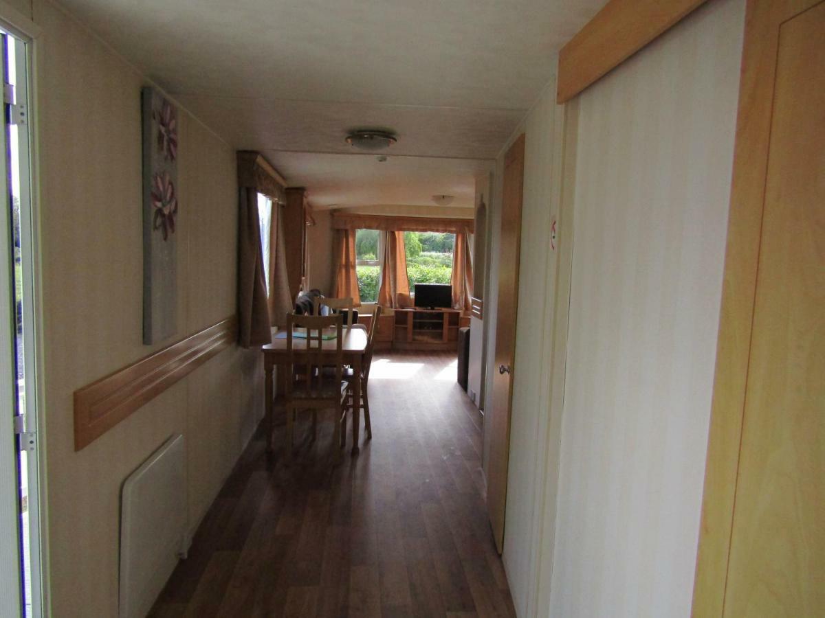 Fenlake Holiday Accommodation Metheringham ภายนอก รูปภาพ