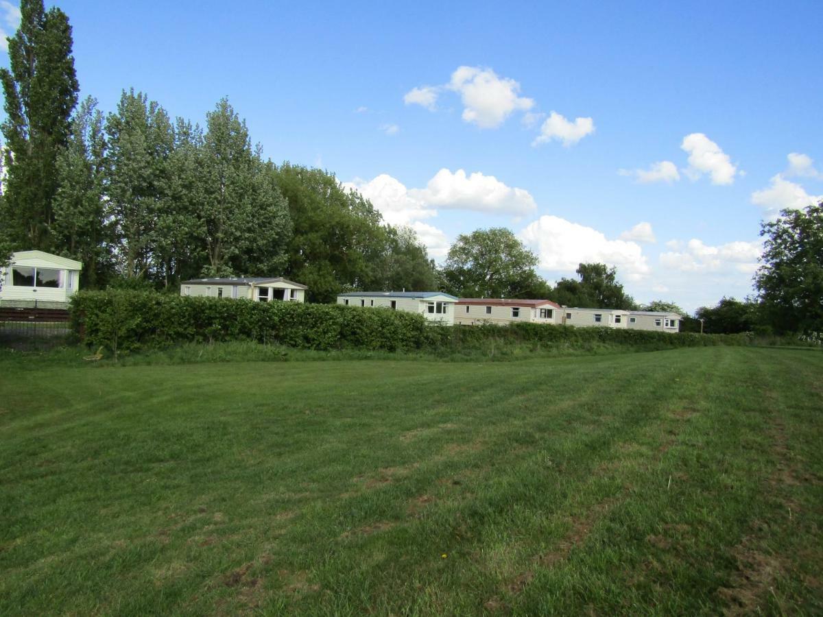 Fenlake Holiday Accommodation Metheringham ภายนอก รูปภาพ